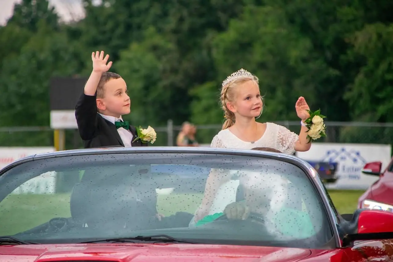 Junior attendants Jim Sorrells and Suzanne Maddox waving from a car during Greenbrier's 1992 Homecoming ceremony